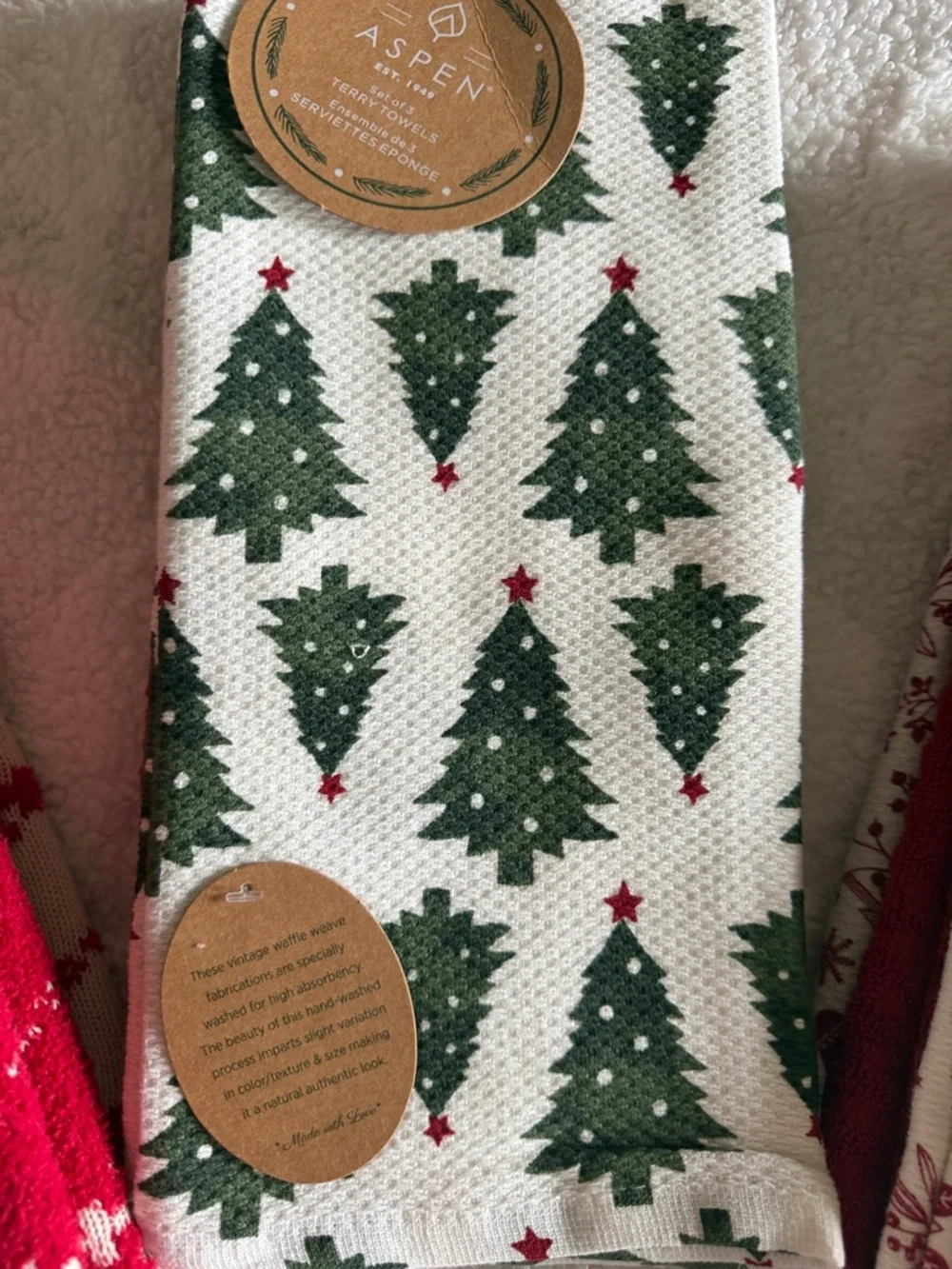 Cupcakes & Cashmere Holiday Kitchen Towels Red Snowflake Christmas Tree 🎄 NEW!